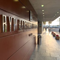 รูปภาพถ่ายที่ Hotel Tryp Barcelona Aeropuerto โดย Nejc R. เมื่อ 11/20/2019