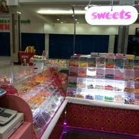 รูปภาพถ่ายที่ Sweets โดย Sweets เมื่อ 4/16/2013
