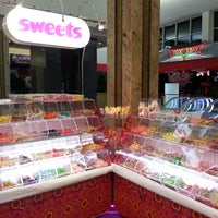รูปภาพถ่ายที่ Sweets โดย Sweets เมื่อ 4/16/2013