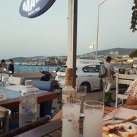Foto diambil di Mavi Balık&amp;amp;Meze Restaurant oleh ♈ pada 8/23/2021