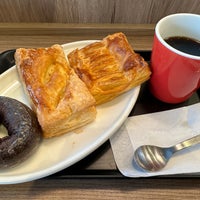 Photo taken at Mister Donut by K on 4/11/2023