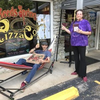 6/21/2020 tarihinde Reeds Spring Pizza Coziyaretçi tarafından Reeds Spring Pizza Co'de çekilen fotoğraf