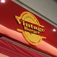 3/26/2019 tarihinde Zaira P.ziyaretçi tarafından Vintage Burger'de çekilen fotoğraf