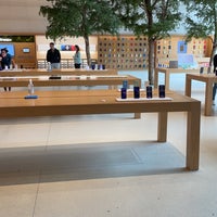 Photo taken at Apple Lenox Square by 𝑴𝒐𝒉𝒂𝒎𝒆𝒅 🐆 on 6/20/2021