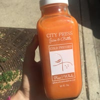 5/26/2016 tarihinde Abigail F.ziyaretçi tarafından City Press Juice &amp;amp; Bottle'de çekilen fotoğraf