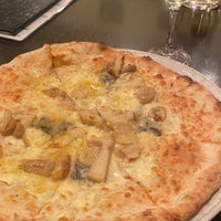 Photo taken at Pizzeria la Rossa by ほりかわ on 1/13/2022