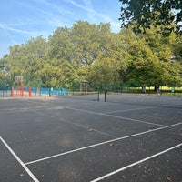 Photo taken at Acton Park Tennis Courts by BASMAH.A on 9/10/2023
