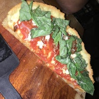 2/18/2018 tarihinde Mario M.ziyaretçi tarafından Chunk - Pan pizza'de çekilen fotoğraf