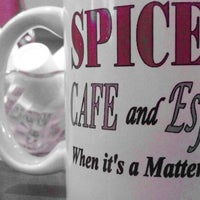 Das Foto wurde bei Spicers Cafe and Espresso von D E. am 11/9/2013 aufgenommen