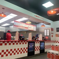 Photo taken at Five Guys by 🇸🇦🇬🇧 on 8/6/2021