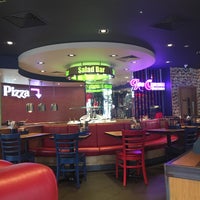 Photo taken at Pizza Hut by Cosmina M. on 5/30/2016