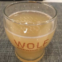 Foto tirada no(a) Wolf Brewing Co. por Tim M. em 1/29/2023