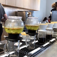 Photo taken at Blue Bottle Coffee by Sharefa A. on 9/28/2018