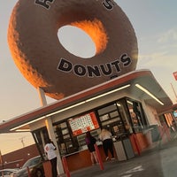 Photo taken at Randy&amp;#39;s Donuts by Fahad on 9/19/2023