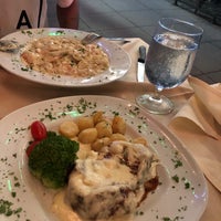 Foto diambil di Mona Lisa Italian Restaurant oleh ABDULAH pada 10/6/2021