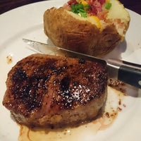 Photo taken at LongHorn Steakhouse by Pochi O. on 12/15/2018