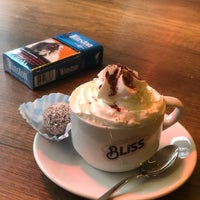 Foto tirada no(a) Bliss Cafe por Sibel A. em 2/25/2019