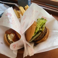 Photo taken at MOS Burger by にの み. on 5/26/2019