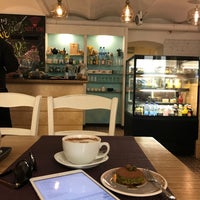 9/8/2017 tarihinde Laura A.ziyaretçi tarafından Bhajan Cafe Riga'de çekilen fotoğraf