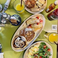 Photo taken at Snooze, an A.M. Eatery by Meshal on 7/24/2022