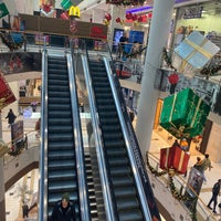 รูปภาพถ่ายที่ Mall of Sofia โดย Alpay A. เมื่อ 11/25/2022