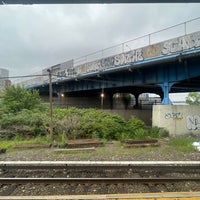 Photo taken at LIRR - Hunterspoint Ave Station by krg. on 8/17/2023