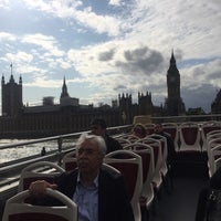 Photo taken at Big Bus Tours - London by Stephanie I. on 9/12/2017