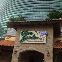 รูปภาพถ่ายที่ Olive Garden Plaza Futura โดย Christopher A. เมื่อ 6/12/2014