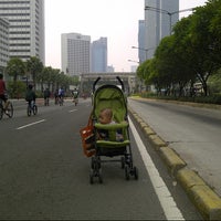 Photo taken at Thamrin Sunday car free zone by Dian R. on 12/2/2012