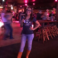 Foto tirada no(a) Round Up Country Western Night Club &amp; Restaurant por Martina S. em 5/21/2017