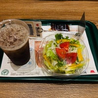 Photo taken at MOS Burger by 朱鳥 on 9/19/2021