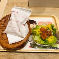 Photo taken at MOS Burger by 朱鳥 on 6/11/2020