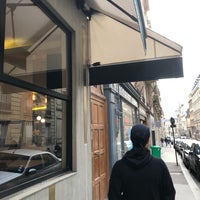 Foto diambil di Hôtel Elysées Union oleh Roberta M. pada 1/3/2019
