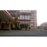 Review Universitas Negeri Surabaya (UNESA)