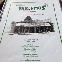 Foto scattata a Varlamos Pizzeria da Ken R. il 11/2/2012