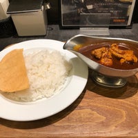 Photo taken at Club of Tokyo Famous Curry Diners by Hideyuki S. on 8/5/2018