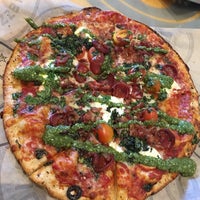 Foto scattata a Pieology Pizzeria da ✌Maryanne D. il 10/22/2017