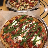 Foto scattata a Pieology Pizzeria da ✌Maryanne D. il 12/24/2017