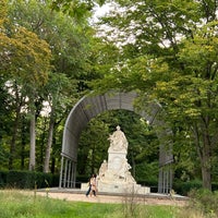 Photo taken at Tiergarten Running Track by ᗩᗷᗪᑌᒪᒪᗩᕼ 🚄✨ on 9/10/2022