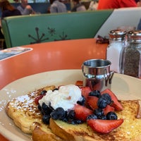 Photo taken at Snooze by S⭐️ on 6/21/2021