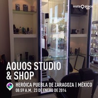 Photo prise au AQUOS STUDIO &amp;amp; SHOP par Hector I. le1/23/2014