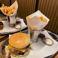 Photo taken at Burger Zaken by Ibrahim on 12/2/2021