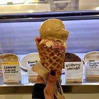 Foto tirada no(a) Jeni&amp;#39;s Splendid Ice Creams por B em 11/15/2023
