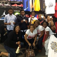 Photo taken at House of Hoops by Foot Locker by DQ T. on 4/6/2013