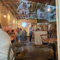 Foto tirada no(a) State Street Eating House + Cocktails por Austin B. em 6/26/2021