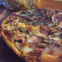 Foto tirada no(a) Trendy Pizza por Neşe D. em 6/11/2019
