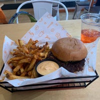 Foto scattata a Burgers n&amp;#39; Fries Forever da Daniel P. il 3/25/2019