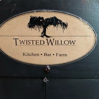 Das Foto wurde bei Twisted Willow Restaurant von Jon K. am 6/27/2019 aufgenommen