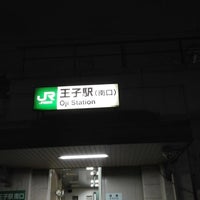 Photo taken at JR王子駅 南口改札 by あめんぼ on 3/2/2019