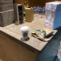 Foto tirada no(a) Starbucks por Ahmad em 1/15/2020